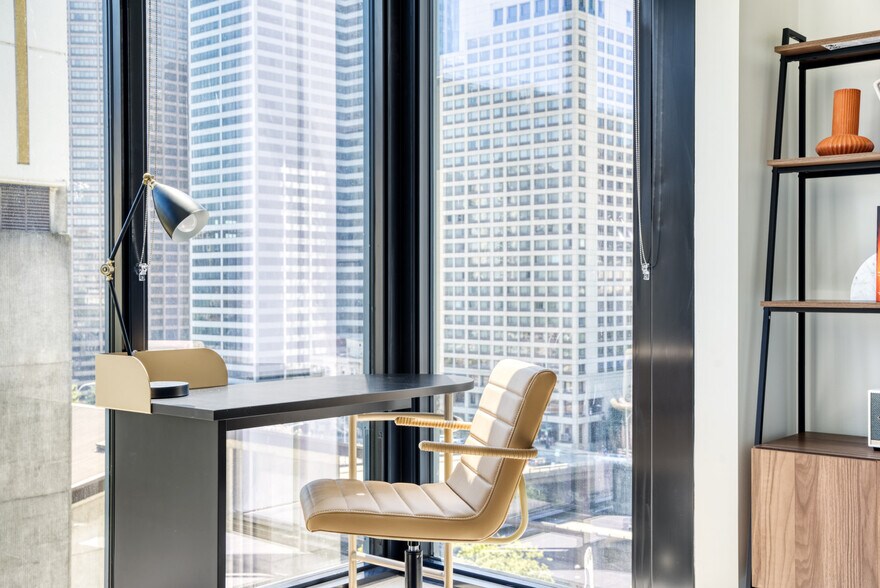 Building Photo - 704 Spring St