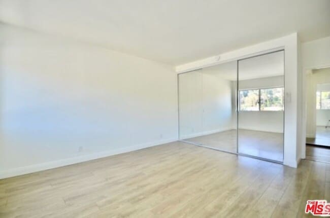 Building Photo - 999 N Doheny Dr