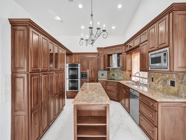 Building Photo - 762 Crescent Way