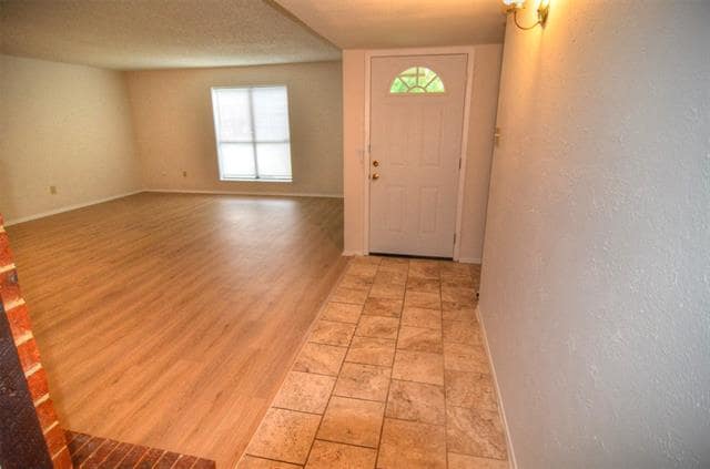 Building Photo - 5725 Drexel Dr
