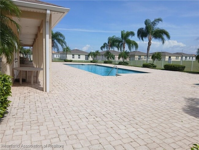 Building Photo - 1301 Stone Ridge Cir