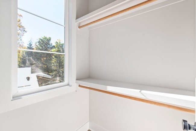 Building Photo - Modern, Move-In Ready Living in Plaza Midwood