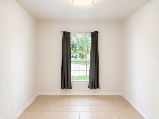 Building Photo - 38106 Sweetwater Cir