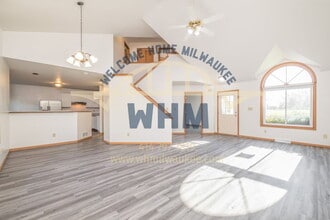 Building Photo - 18910 Hi View Dr