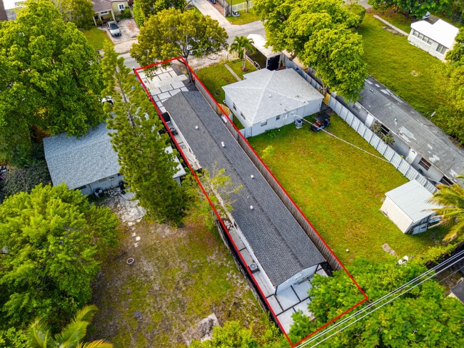 Building Photo - 1126 NW 4th Ave