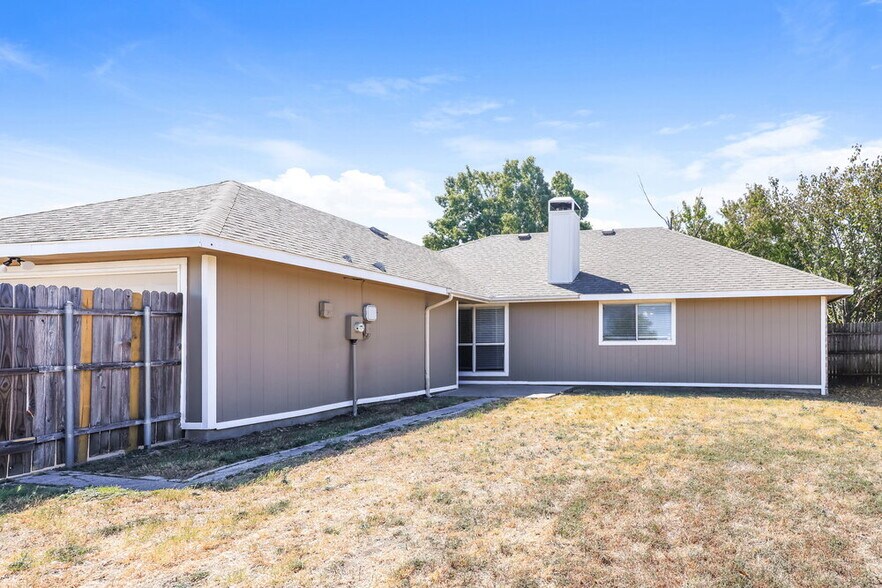 Building Photo - 1357 Meadow Creek Dr