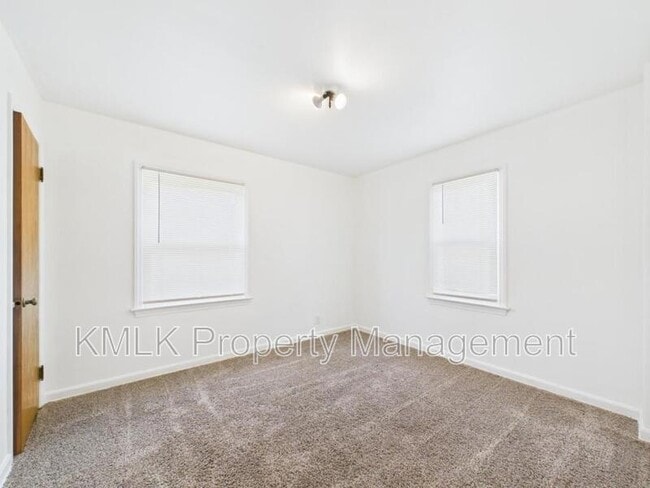 Building Photo - 636 Lurie Ave