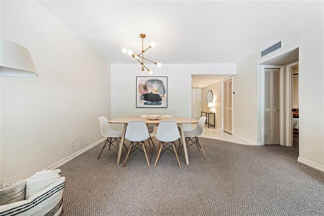 Building Photo - 3150 N Course Ln