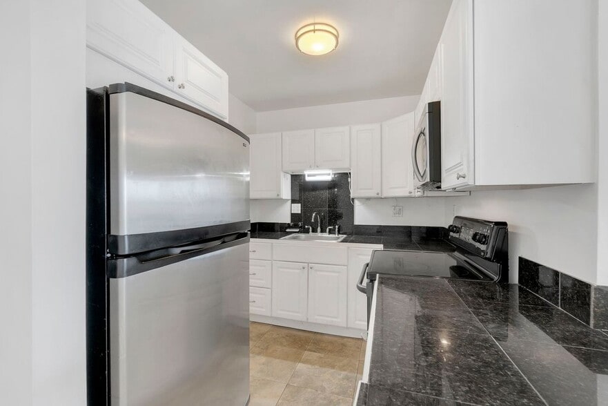 Building Photo - 3040 NE 16th Ave