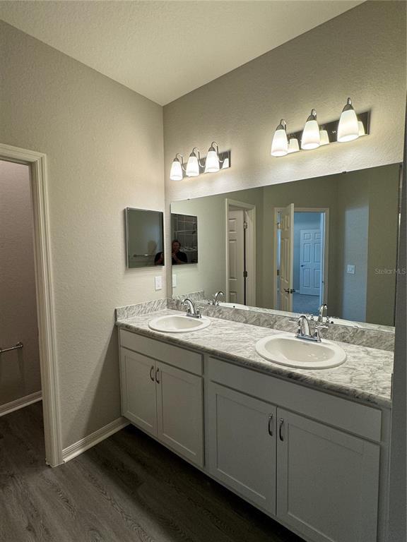 Building Photo - 1008 Aruba Ave