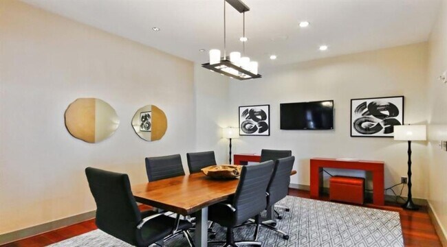 Building Photo - 2171 Peachtree Rd NE