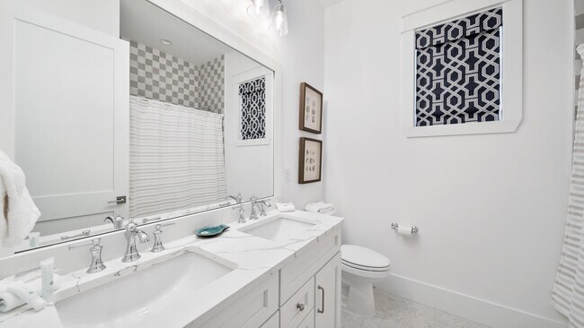 Building Photo - 28 Pelican Glide Ln