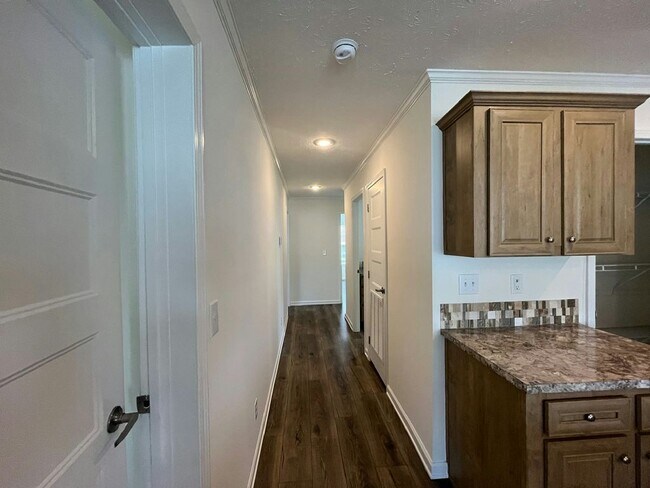 Building Photo - 568 Leopard Ln