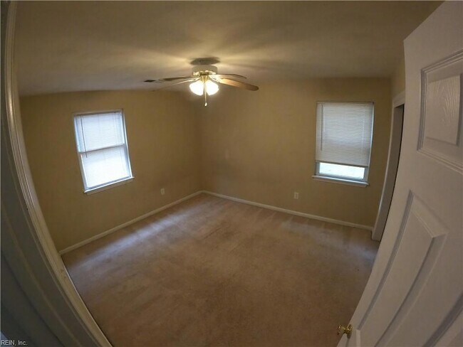 Building Photo - 1410 W 39th St