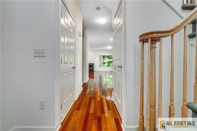 Building Photo - 9 E Burgess Dr