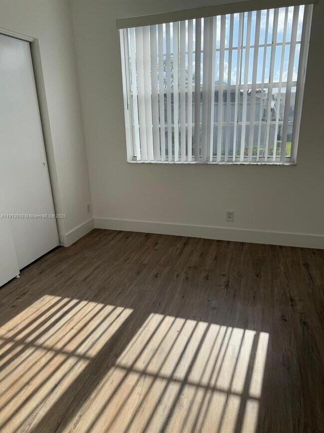 Building Photo - 16639 Hemingway Dr