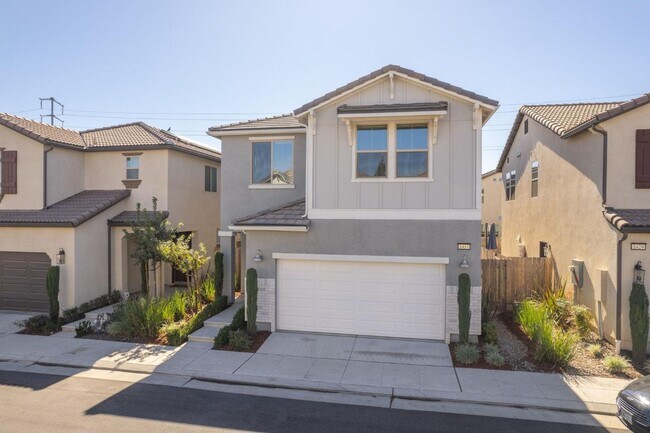 Building Photo - Stunning Granville Home in Copper River Canvas Gated Community!