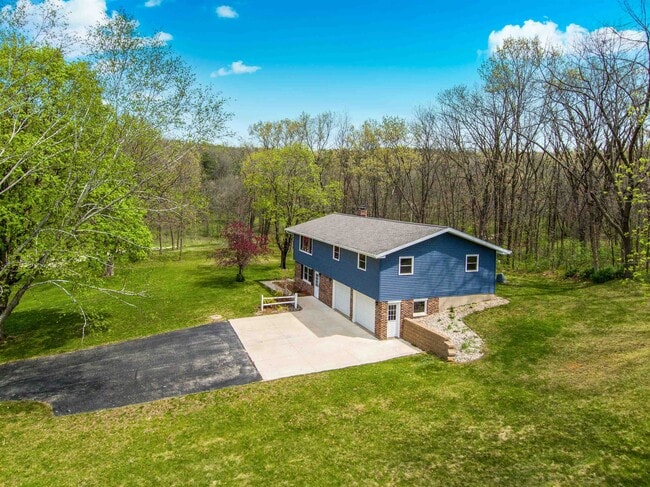Building Photo - 1870 Sand Ridge Ct