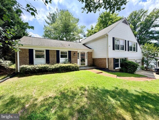 Building Photo - 12904 Missionwood Way