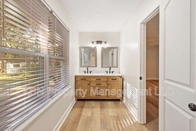 Building Photo - 286 Cushing Dr