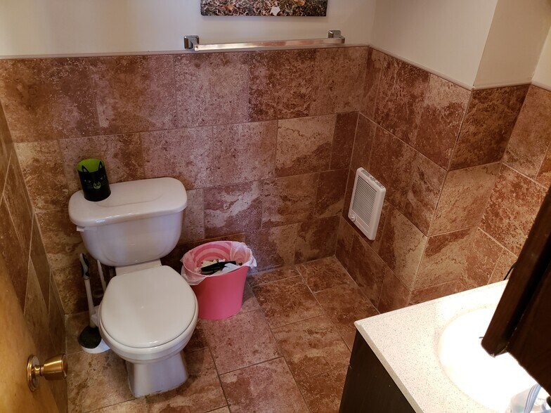 Building Photo - 417 5th Ave SE