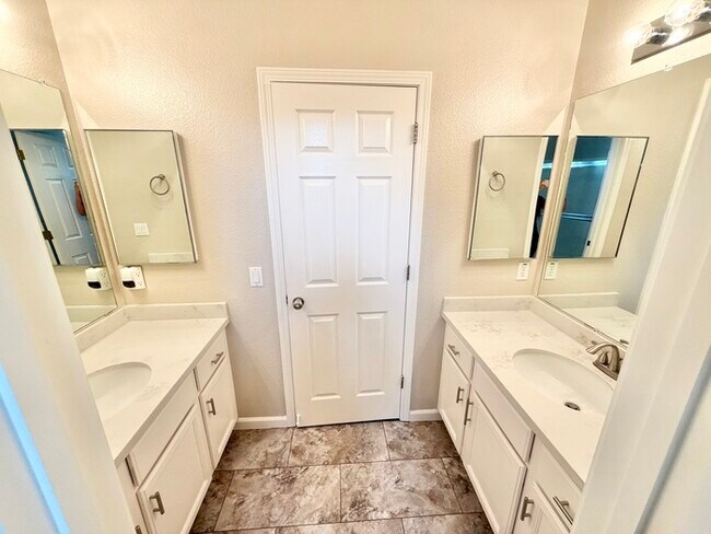 Building Photo - Spacious 5-Bedroom Rocklin Home with Private Backyard Oasis