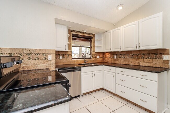 Building Photo - 5503 Bluejay Ln