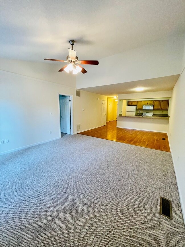 Building Photo - Updated Duplex for Rent