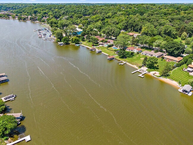 Building Photo - 1037 N Harrison St