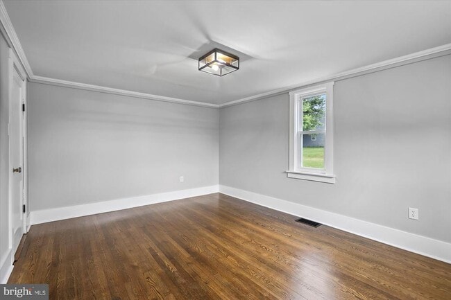 Building Photo - 1152 Stanley Ave