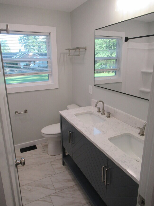 Building Photo - Spacious, Move-In Ready Rental with Modern Updates on the West Side of Lincolnton!
