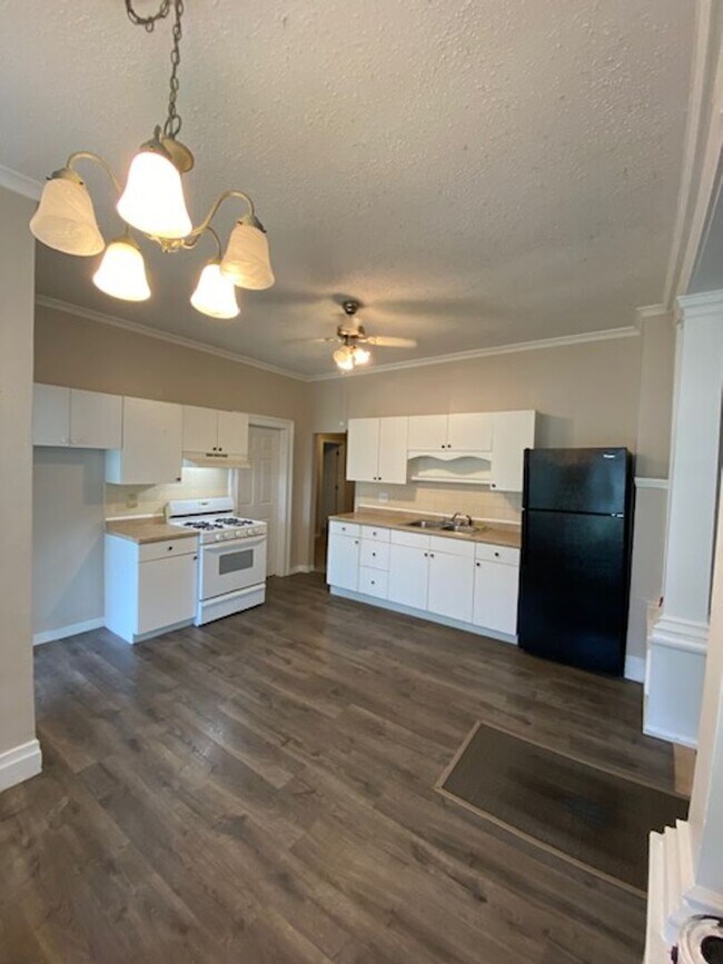 Building Photo - 56 Amm St