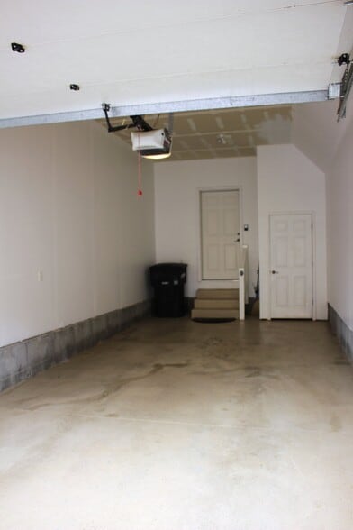 Building Photo - 1145 Canyon Meadow Dr