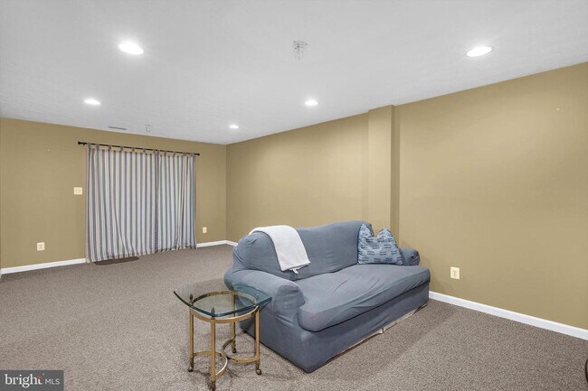 Building Photo - 4749 Thistle Hill Dr