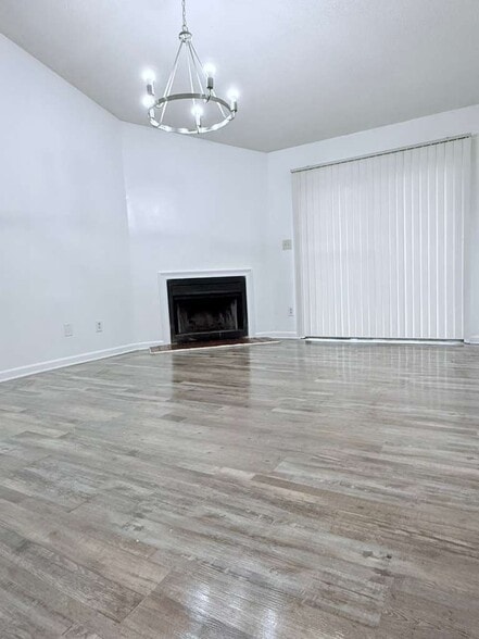 Building Photo - 1210 Oakplace Dr SW