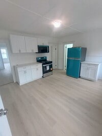 Building Photo - 152 Turner Ave