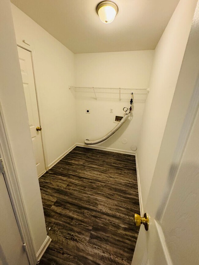 Building Photo - 5420 Henderson Oaks Dr