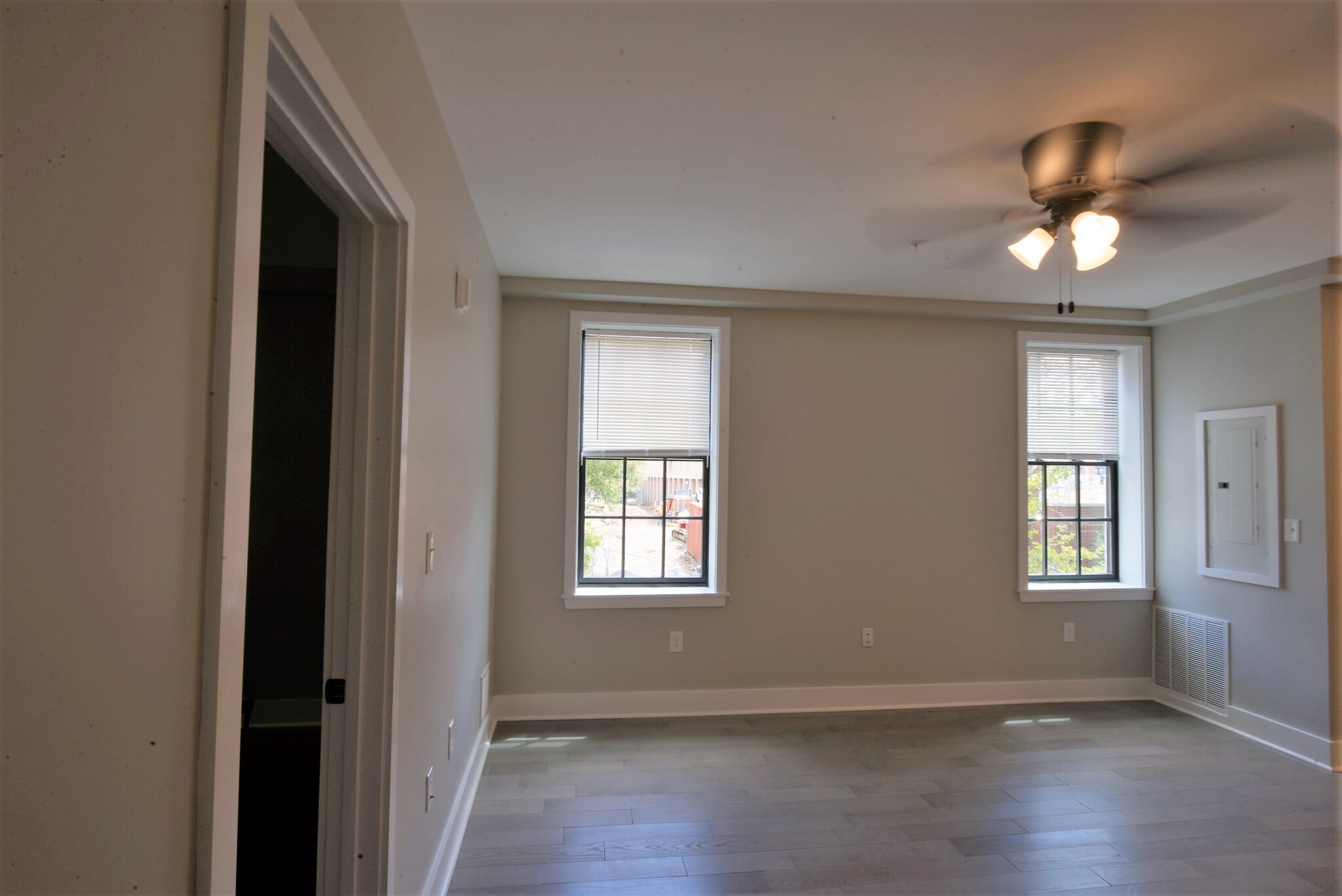 Building Photo - 635 W Pratt St