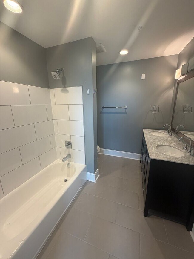 Building Photo - Luxury 3 Bedroom Condo in the Heart of Lawrenceville