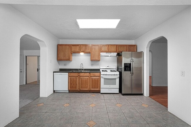 Building Photo - 7443 Prospect Ave NE
