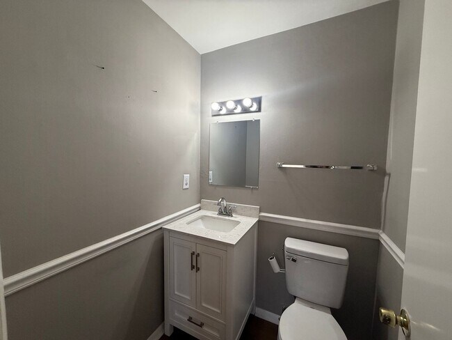 Building Photo - FOR RENT WINSTON SALEM