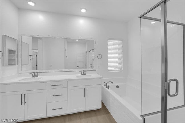 Building Photo - 600 N Carriage Hill Dr