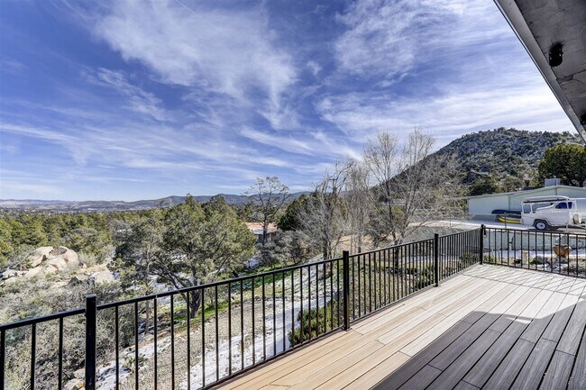 Building Photo - Newly Remodeled 2 Bed, 1 Bath + a Den  Home at The Base of Thumb Butte!