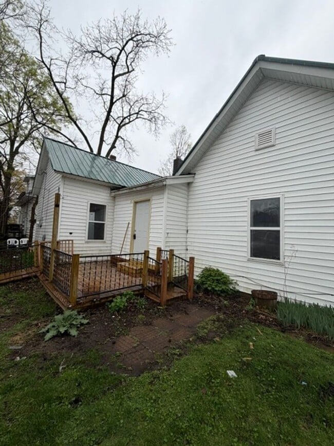 Building Photo - 219 Randall St