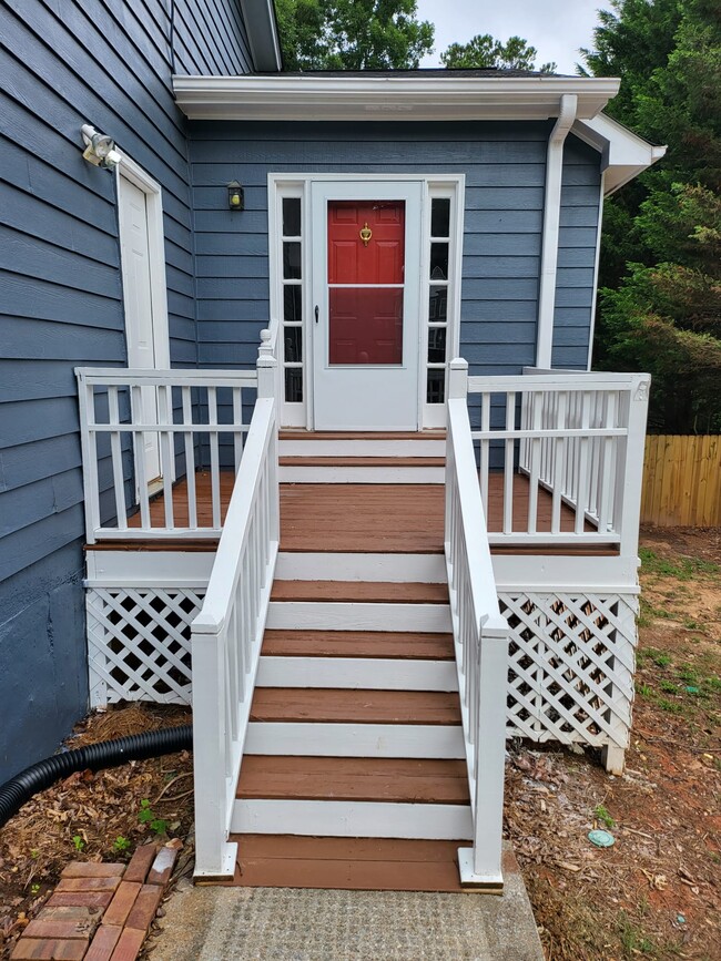 Private Entrance w/ Porch - 109 Cypress Dr