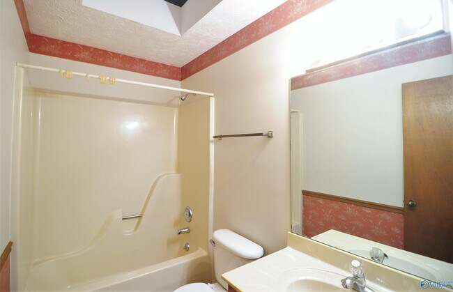 Building Photo - 1071 Sandy Springs Rd NW