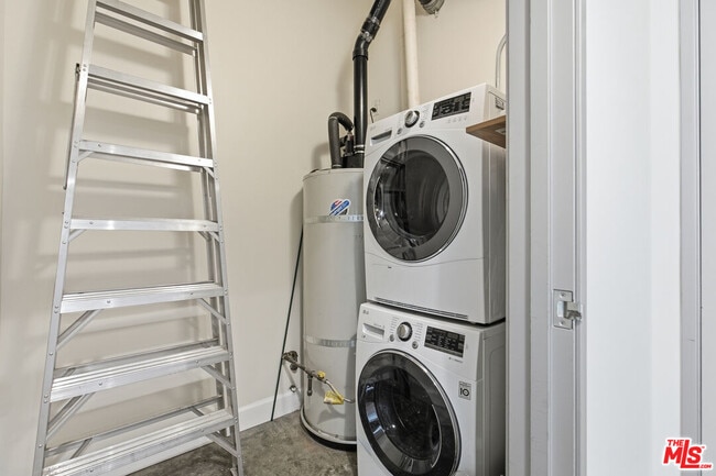 Building Photo - 1130 Flower St