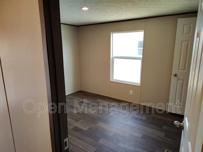 Building Photo - 24 Erin Ln