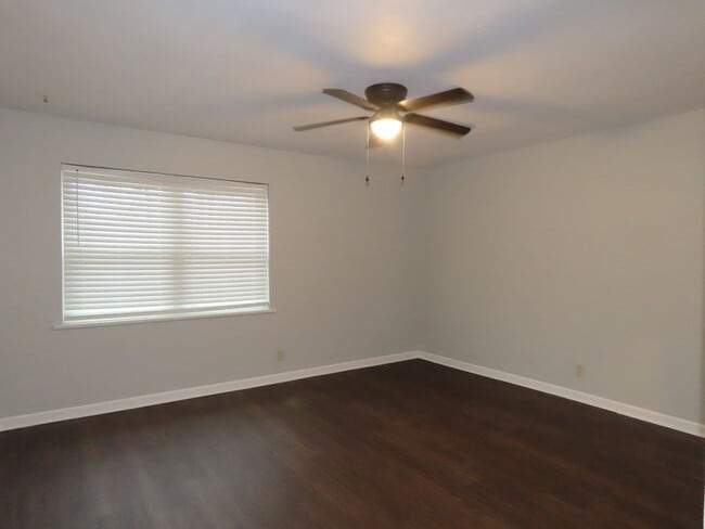 Building Photo - South Tyler! Lovely 3 Bedroom, 2 Bath House w/Garage