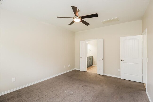 Building Photo - 10416 Westover Ave